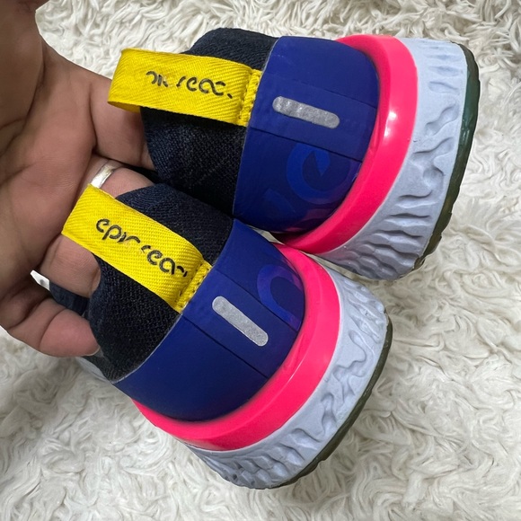 Nike Epic React Flyknit Running Shoes Size 4.5Y - Picture 10 of 13